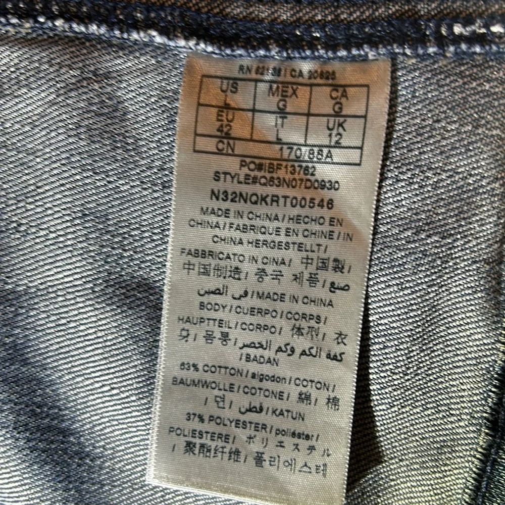 Woman’s GUESS Jean Jacket Size L - Denim Grey Striped Knit Sleeves - Picture 5 of 7